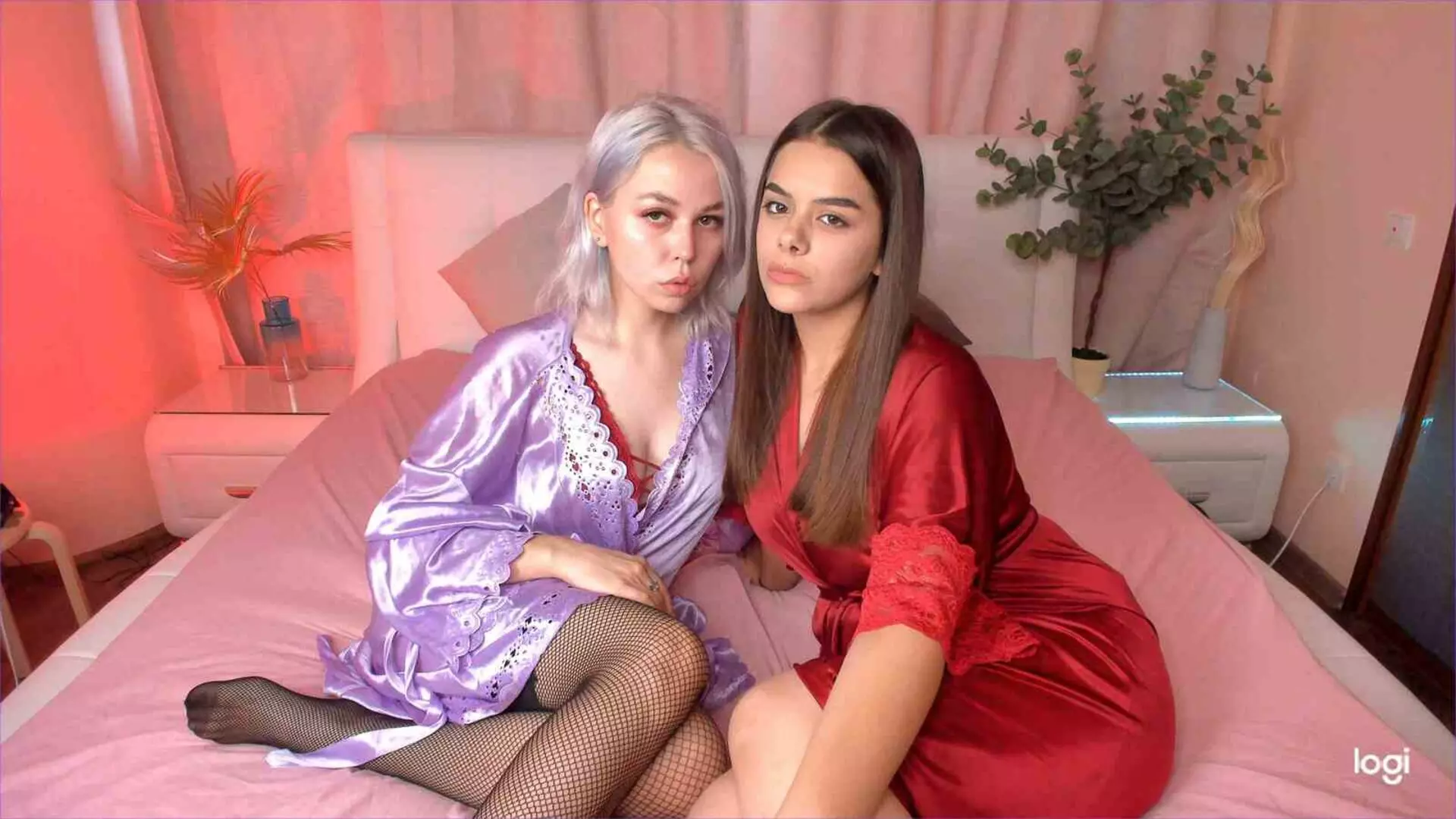 Join AnneAndHannah Private Chat