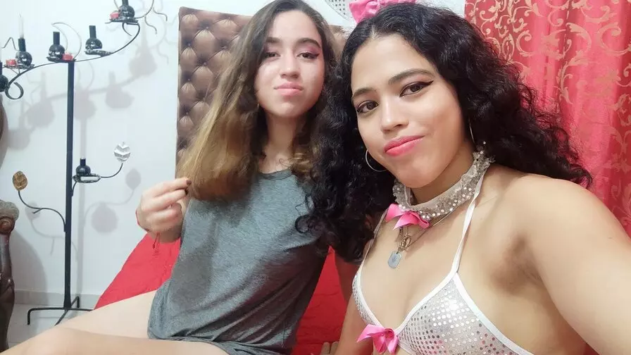 Join EmilieAndWendy Private Chat