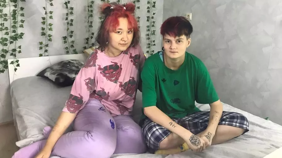 Join MandyandScarlet Private Chat